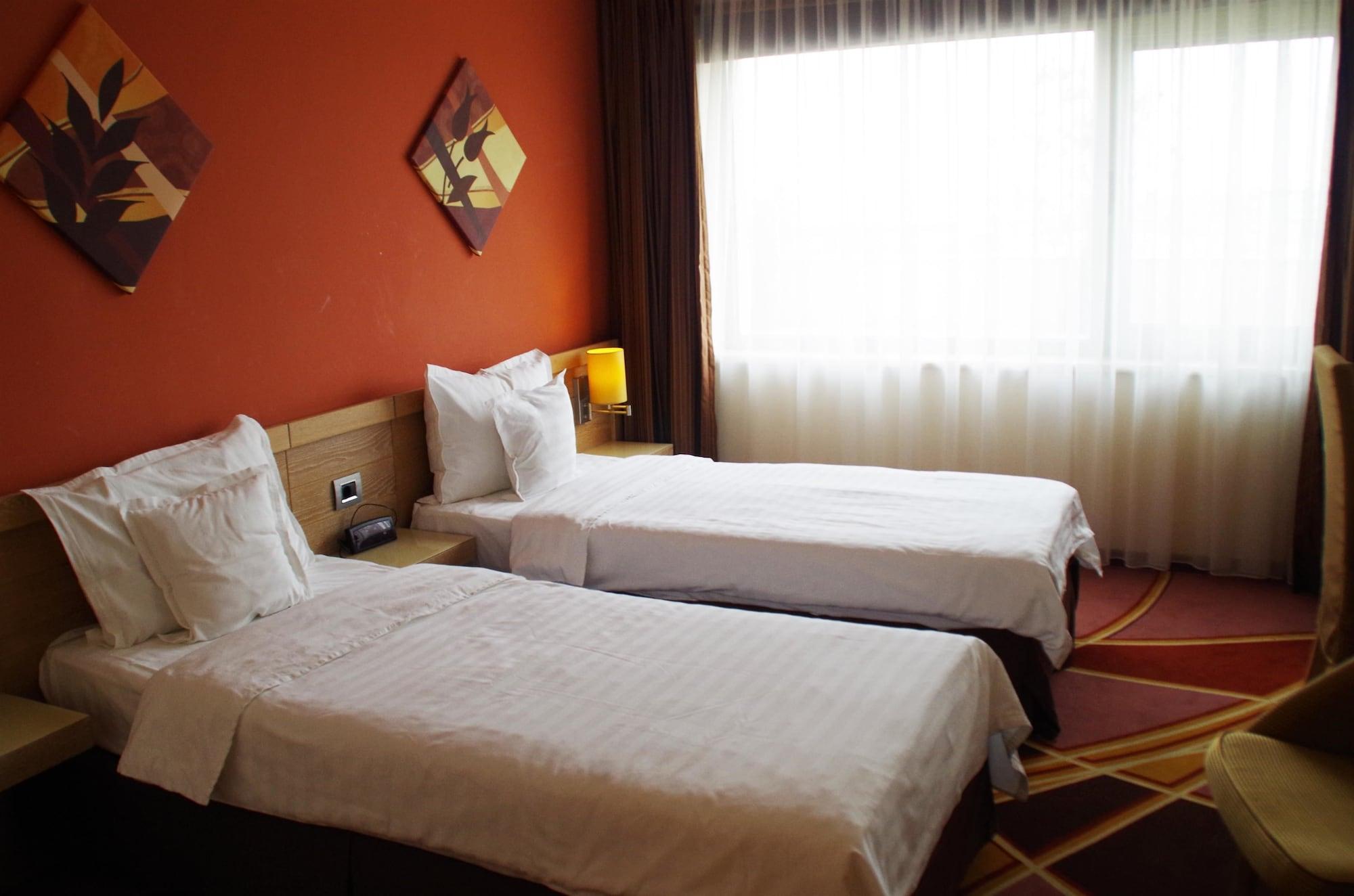 Mari Vila Hotel Бухарест Экстерьер фото
