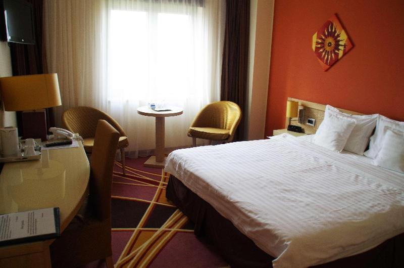 Mari Vila Hotel Бухарест Номер фото